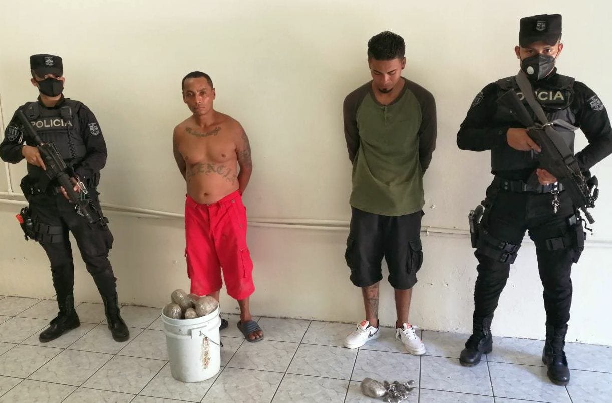 PNC logra capturar a dos delincuentes que transportaban cubeta con marihuana pnc-logra-capturar-a-dos-delincuentes-que-transportaban-cubeta-con-marihuana